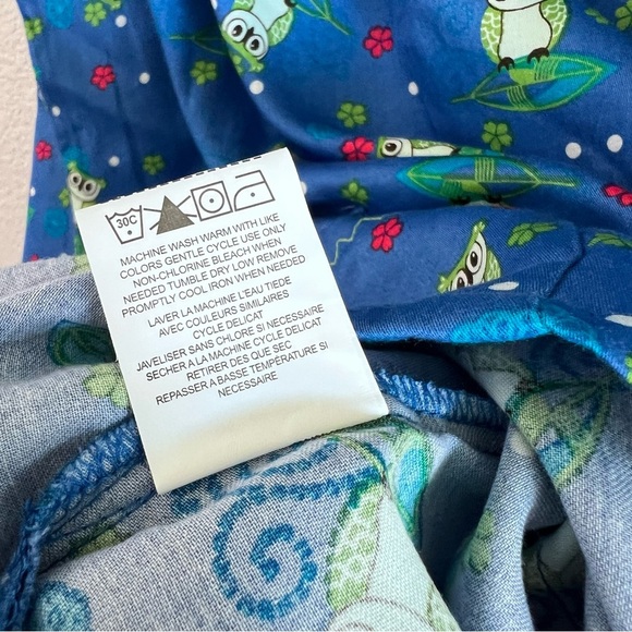 Crocs Medical Women’s Owl Print Scrub Top - Picture 9 of 9